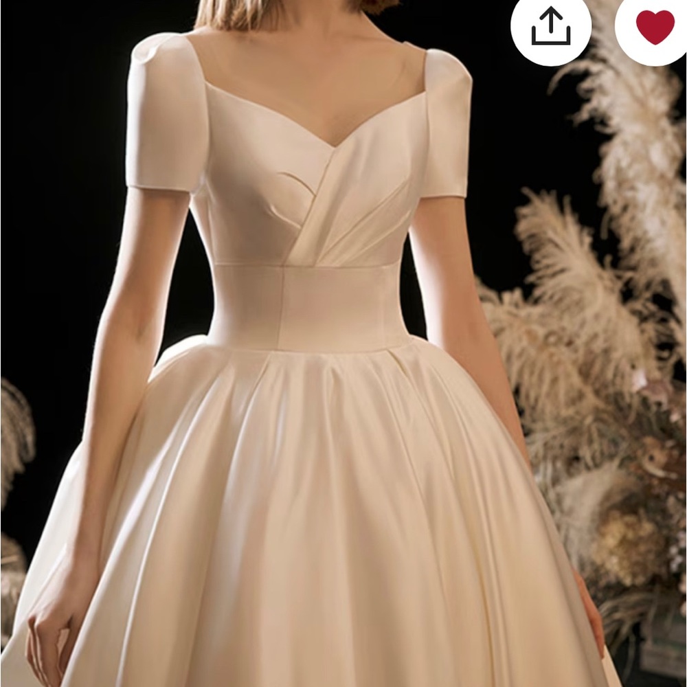 Satin bridal wedding dress new/never worn - Picture 3 of 4